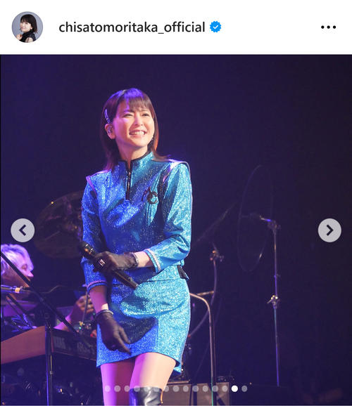 56歳森高千里、ミニスカ衣装で上田市での初ライブをパワフル熱唱