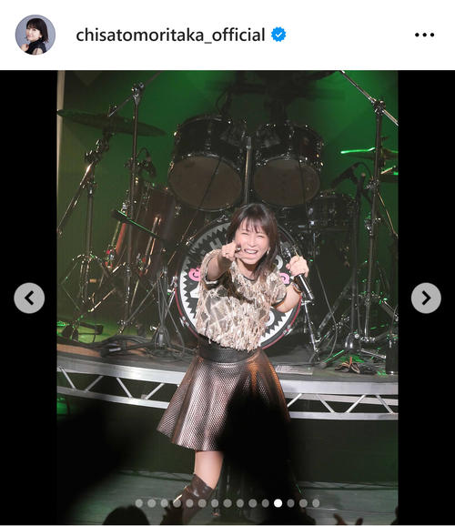 56歳森高千里、ミニスカ衣装で上田市での初ライブをパワフル熱唱