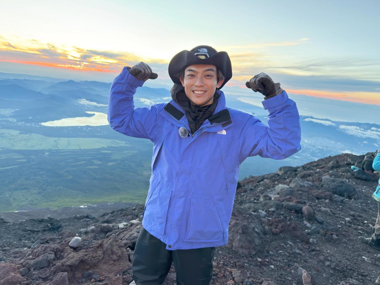 念願の富士山登山に挑み登頂を果たした辰巳ゆうと