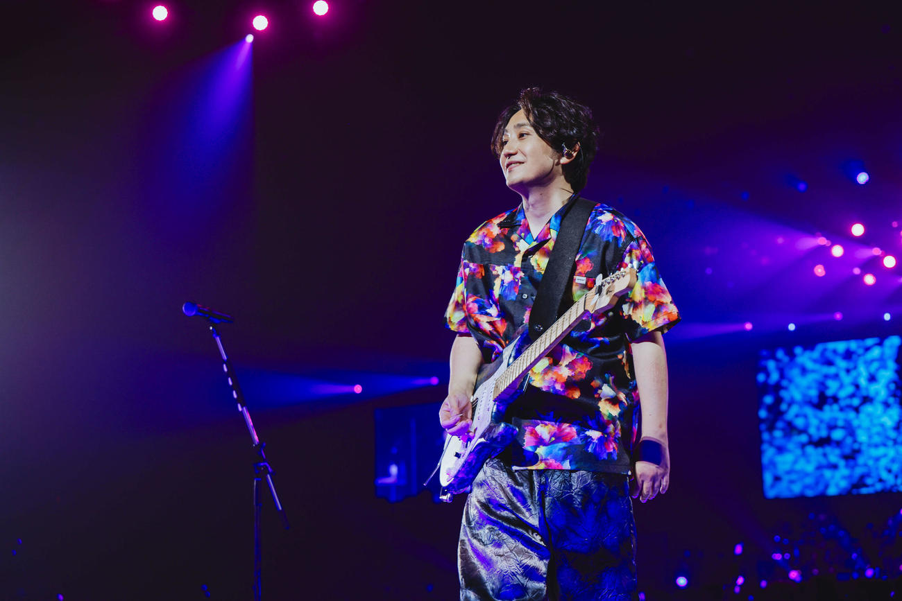 ツアー最終公演でパフォーマンスするいきものがかり水野良樹（堀内レイ氏撮影）