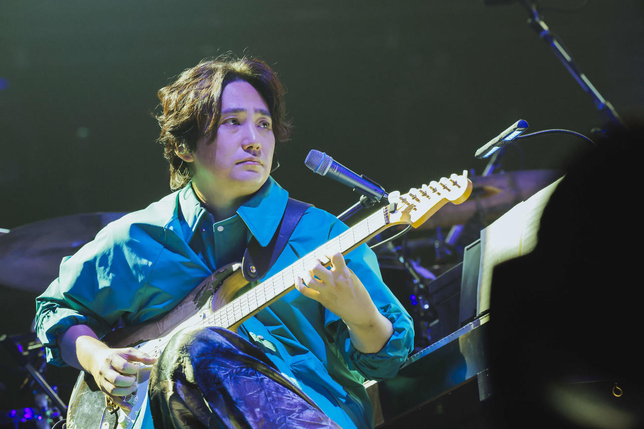 ツアー最終公演でパフォーマンスするいきものがかり水野良樹（堀内レイ氏撮影）