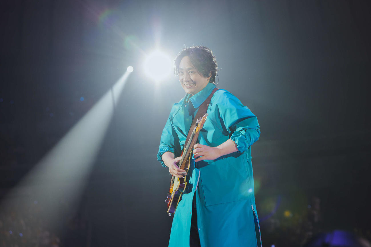 ツアー最終公演でパフォーマンスするいきものがかり水野良樹（堀内レイ氏撮影）