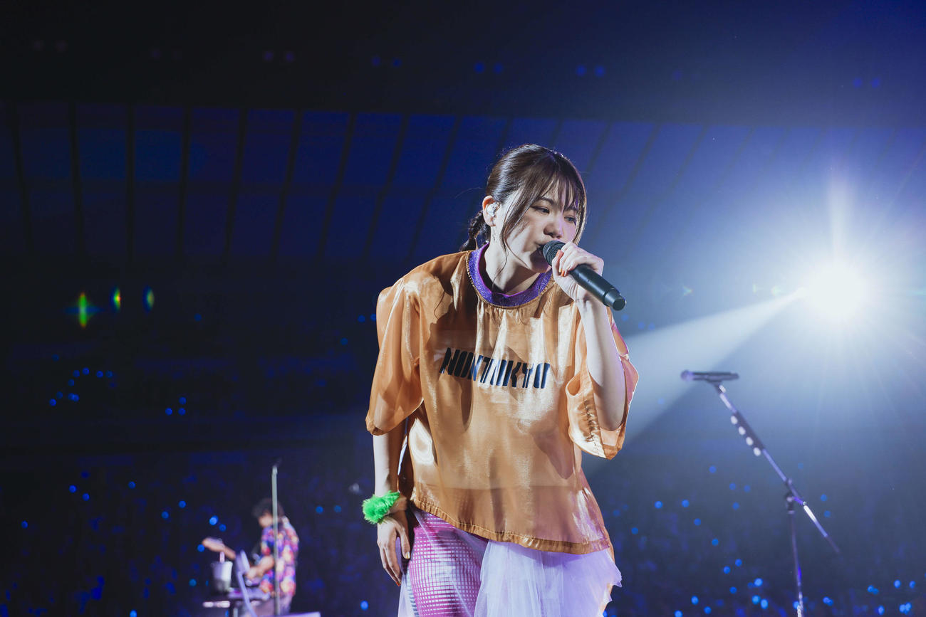 ツアー最終公演でパフォーマンスするいきものがかり吉岡聖恵（堀内レイ氏撮影）