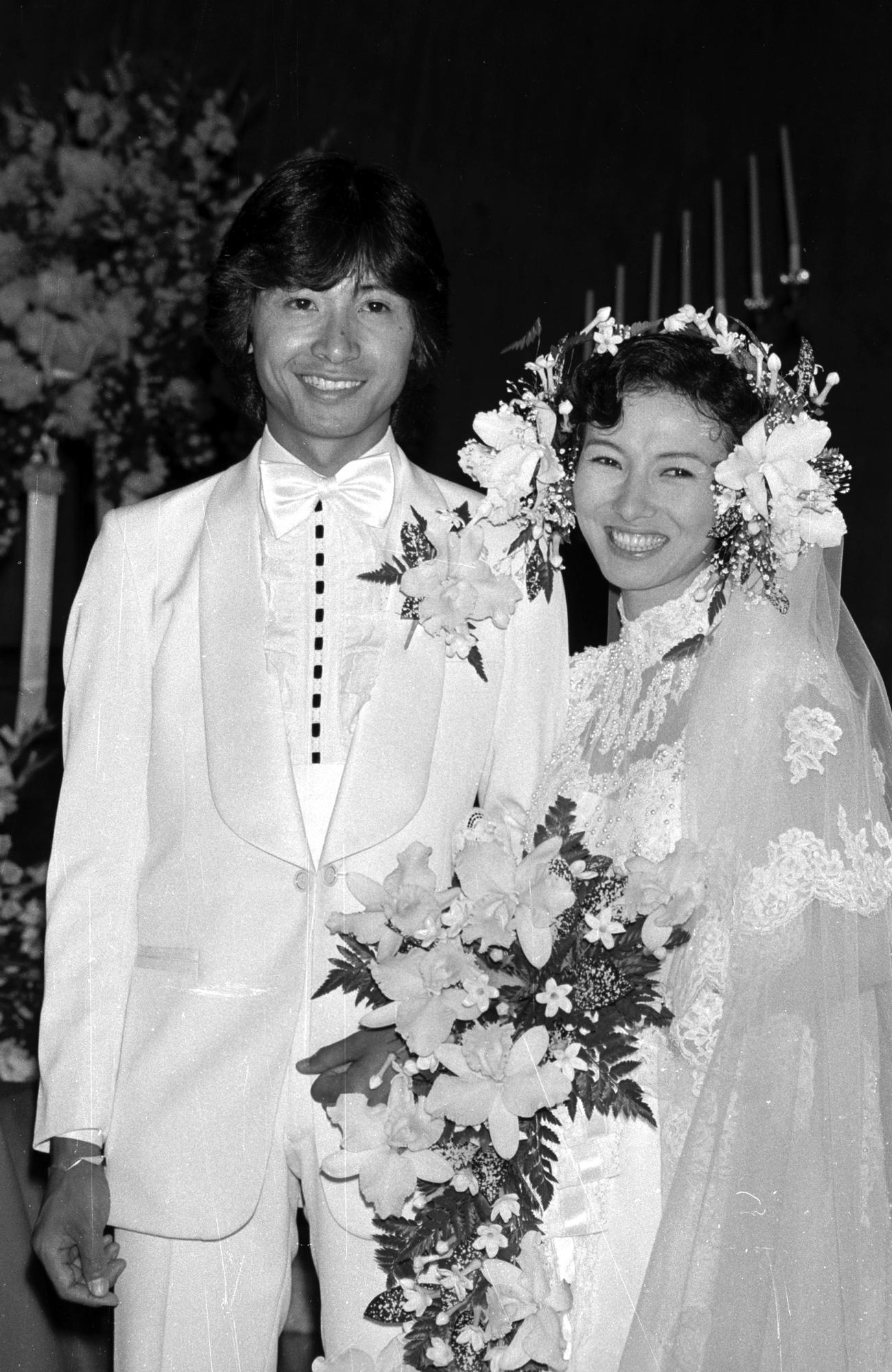 80年6月、三田村邦彦と結婚式を挙げる