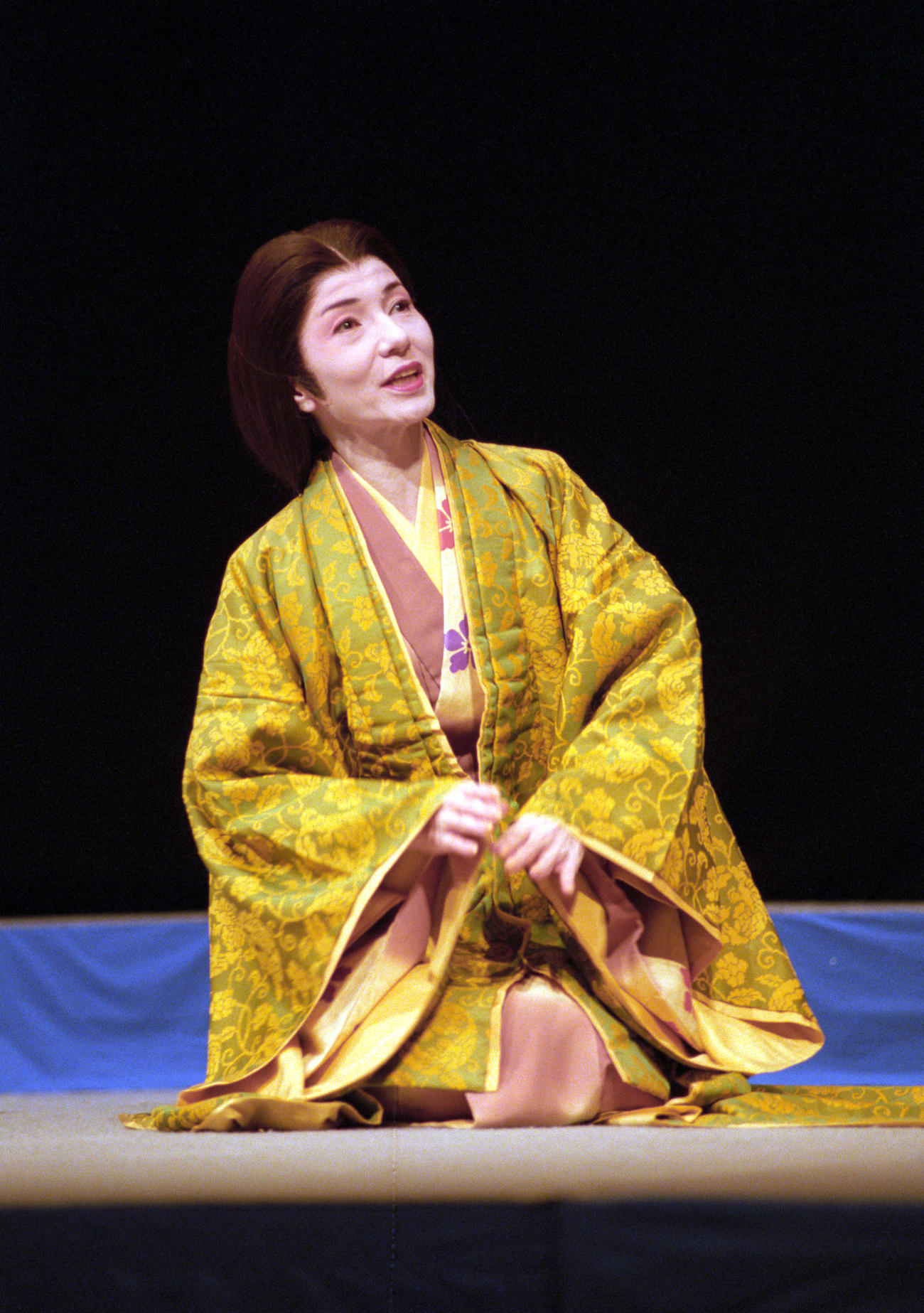 98年6月、舞台「熱帯夜」で熱演する中山麻理さん