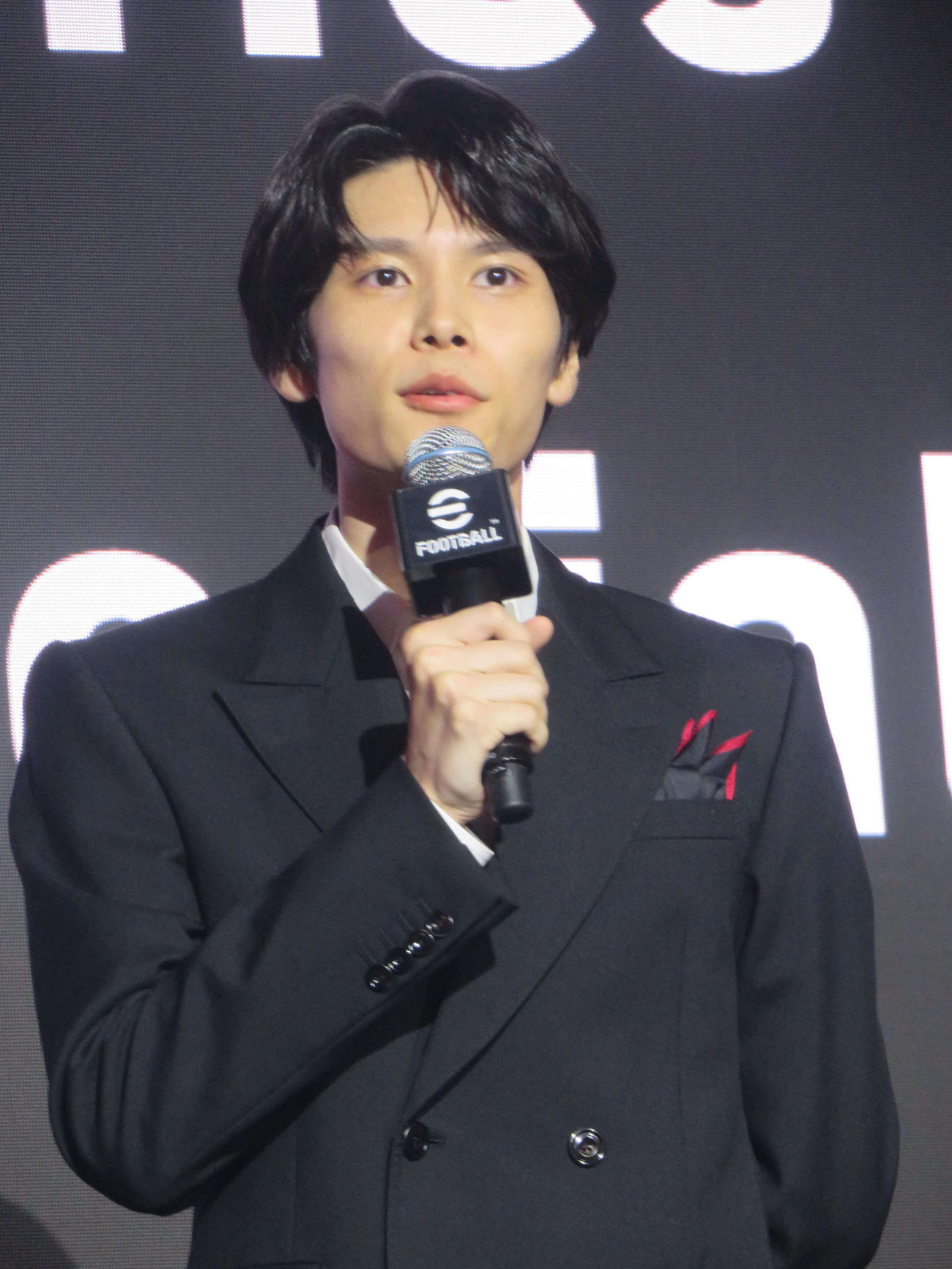 KONAMI「eFootballシリーズ30周年記念発表会」に出席し萩原利久（撮影・川田和博）