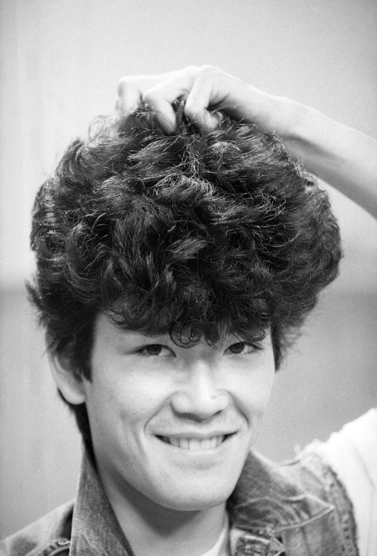 リーゼント姿の杉本哲太（1983年7月撮影）