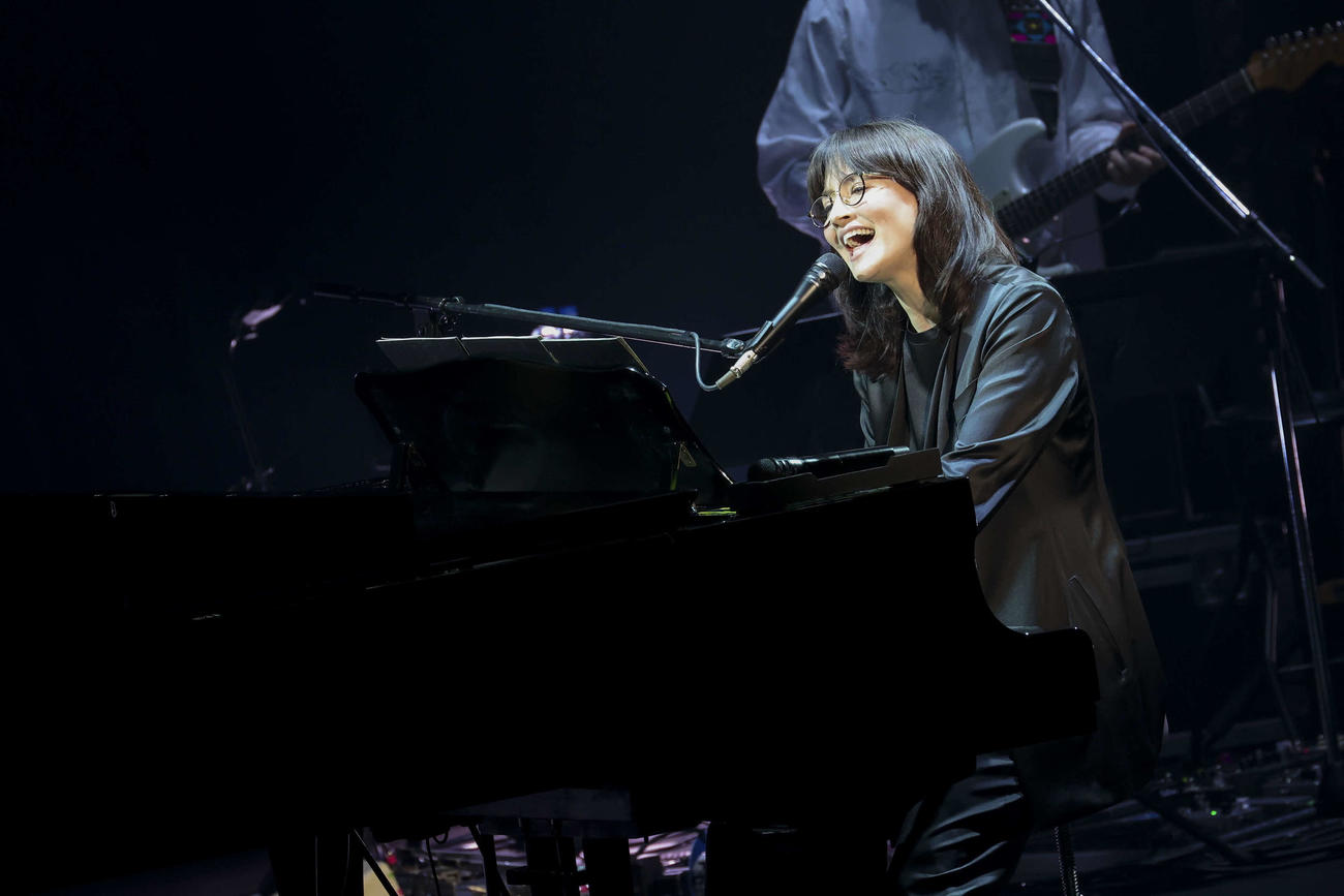 全国ツアー「アンジェラ・アキ　Tour 2025　－Eleven－」初日公演でパフォーマンスするアンジェラ・アキ（C）Hoshina Ogawa