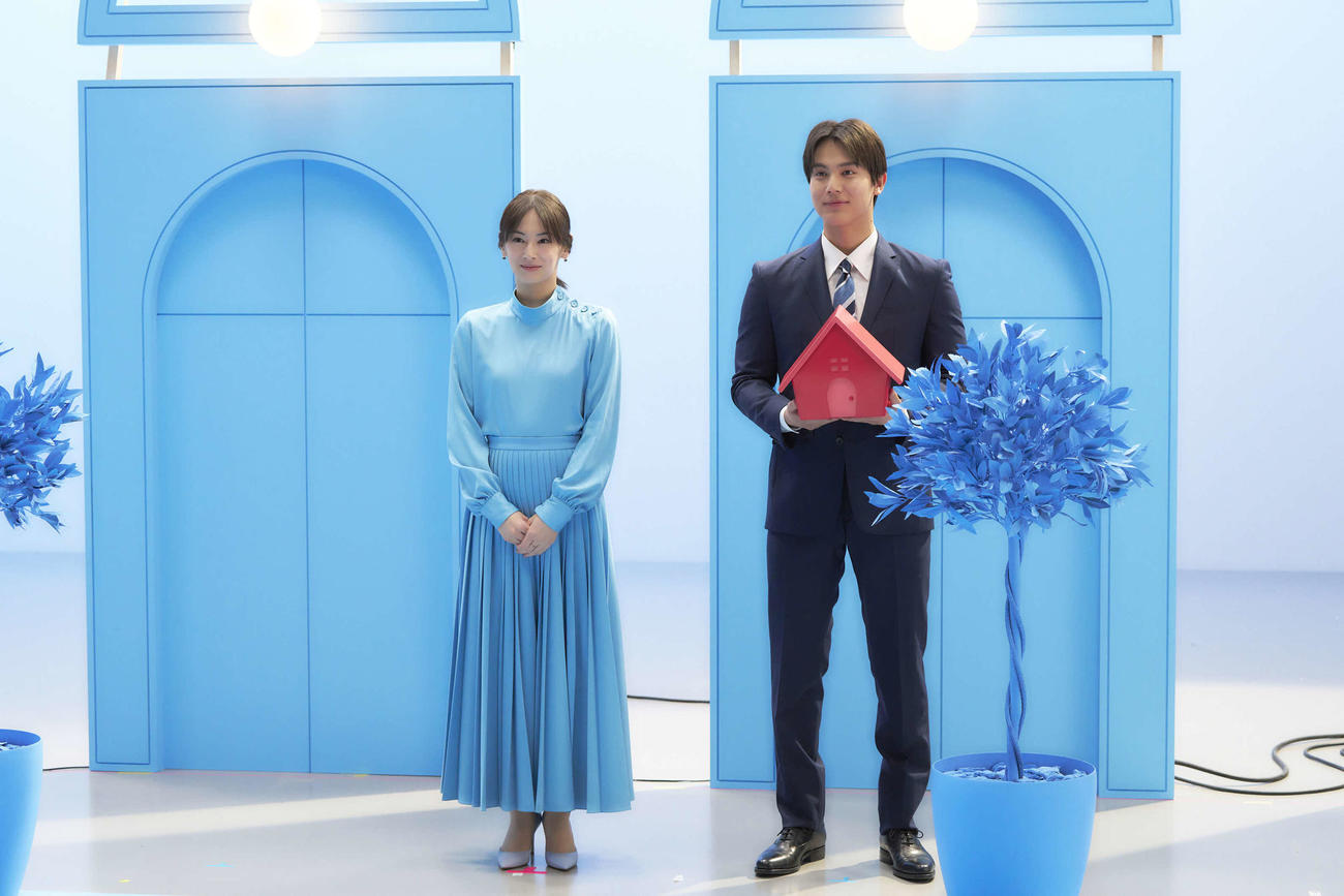 東京海上日動新CMに出演した北川景子（左）と中川大志
