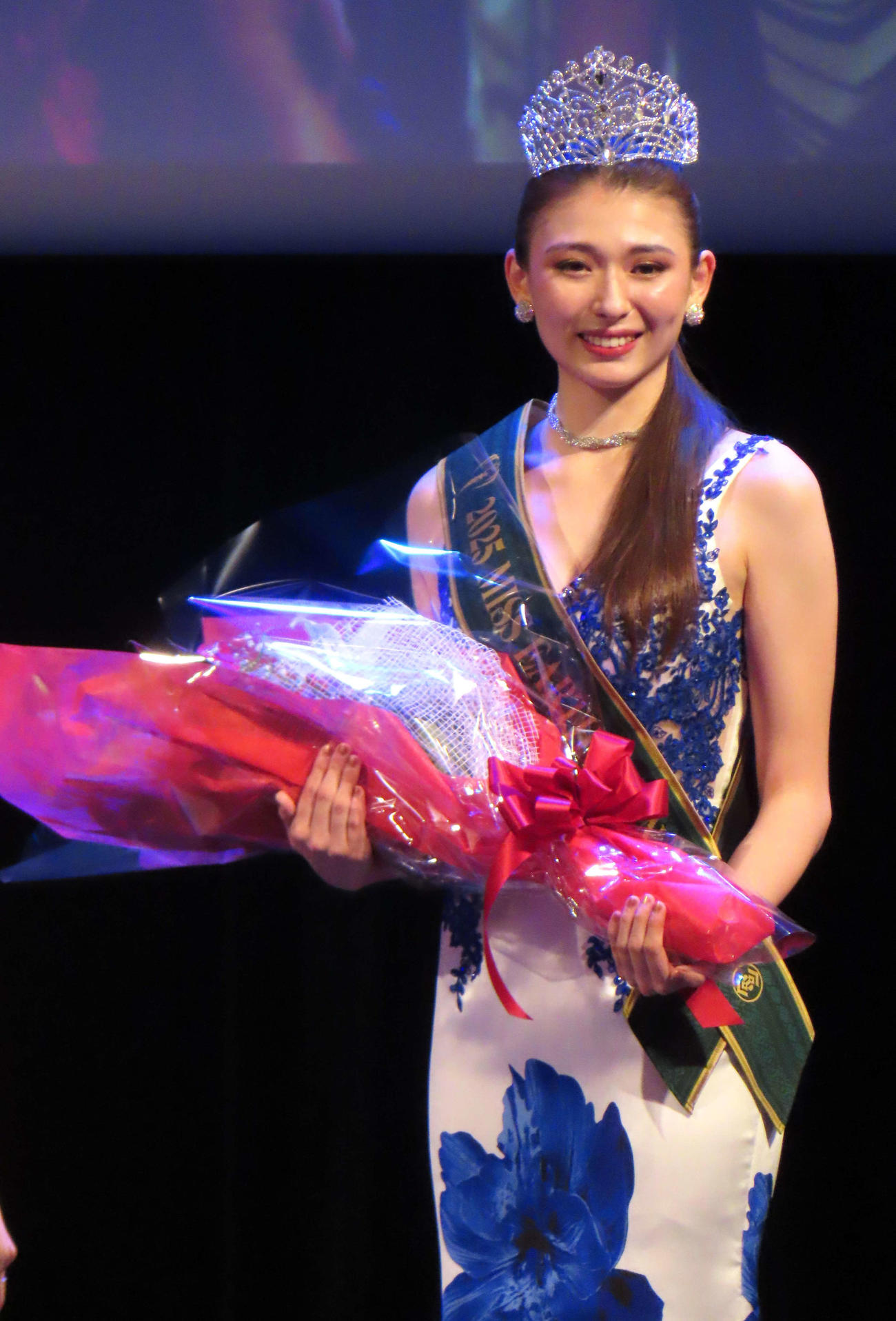 「2025ミス・アース・ジャパン　日本大会」でグランプリに輝いた島内エミリアさん