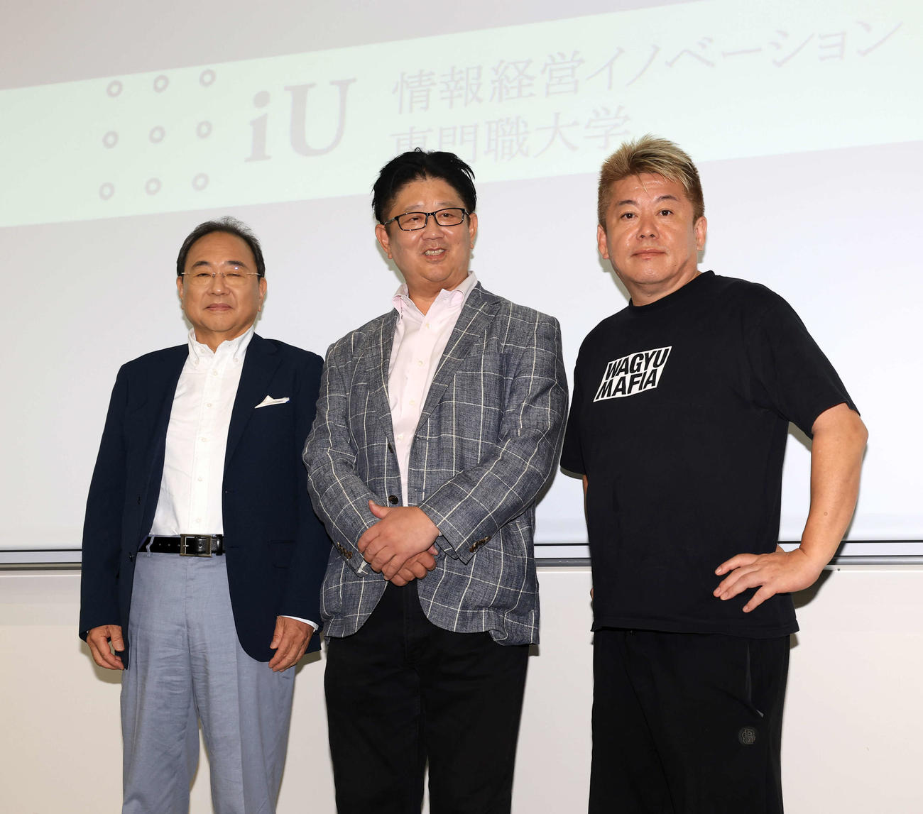 iU情報経営イノベーション専門職大学での講義で登壇した、左からフジテレビ清水賢治社長、江端浩人教授、、堀江貴文氏（撮影・浅見桂子）