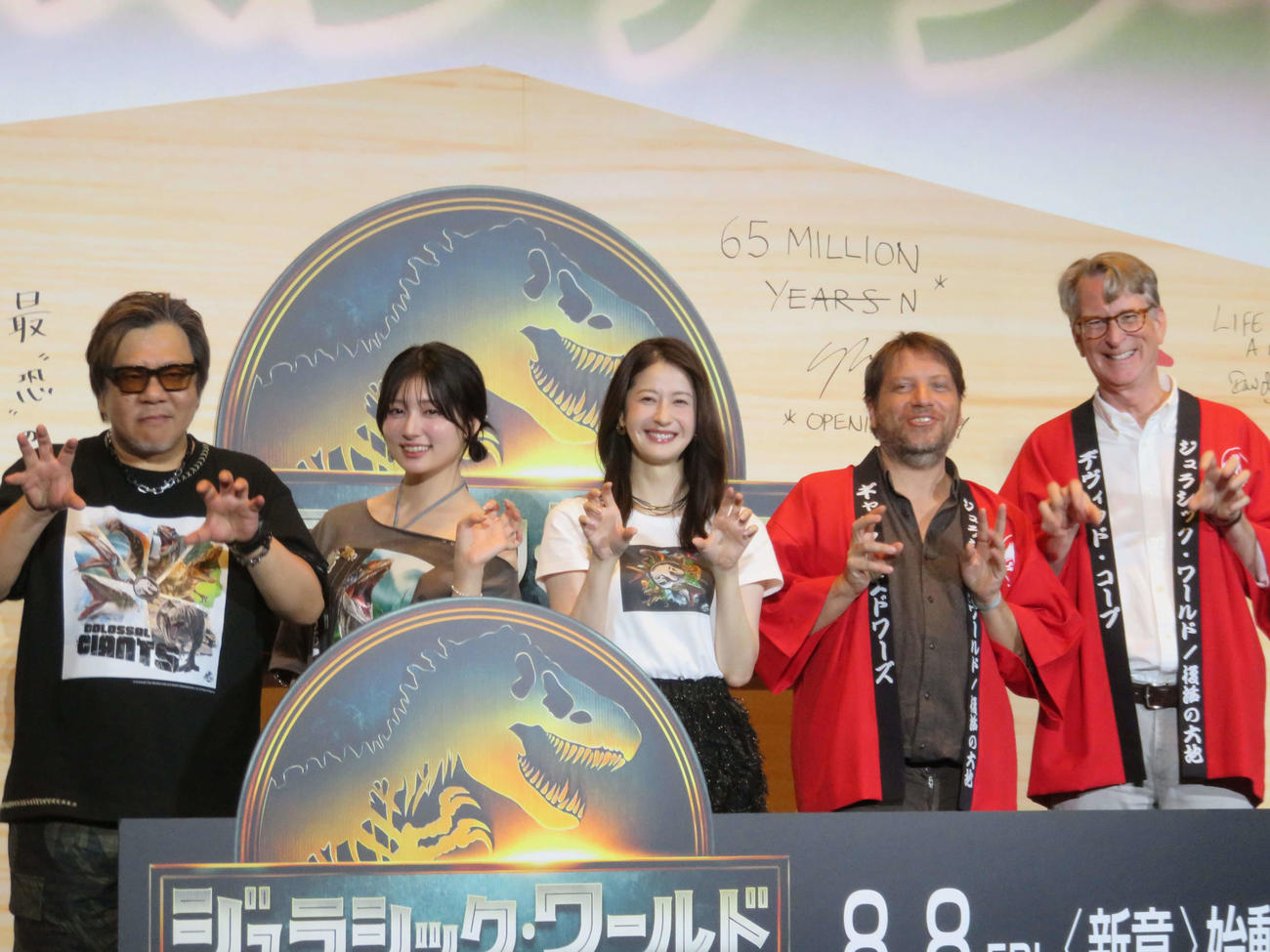 左から楠大典、吉川愛、松本若菜、ギャレス・エドワーズ監督、デヴィッド・コープ氏（TOHOシネマズ六本木で）