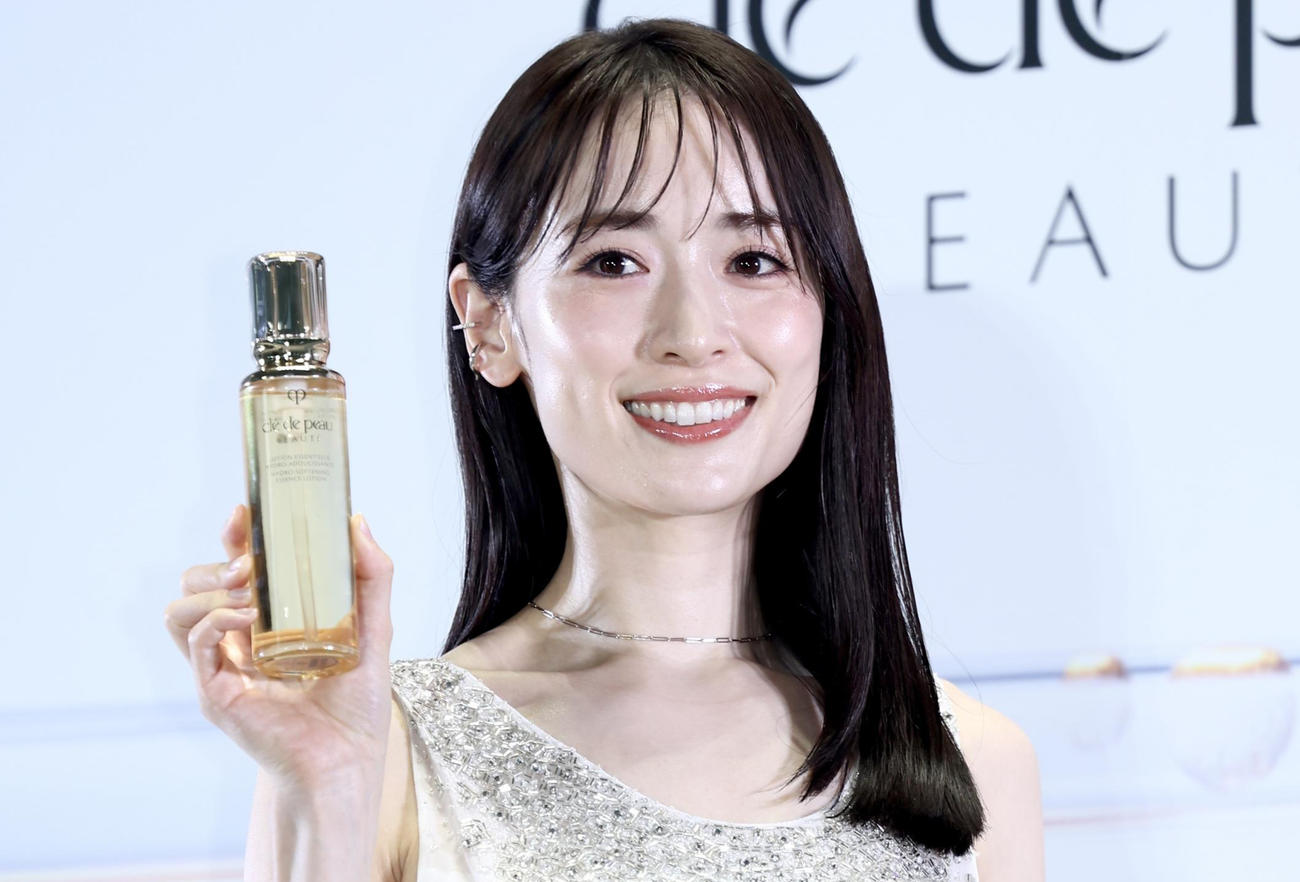 フォトコールに臨む泉里香（撮影・河田真司）