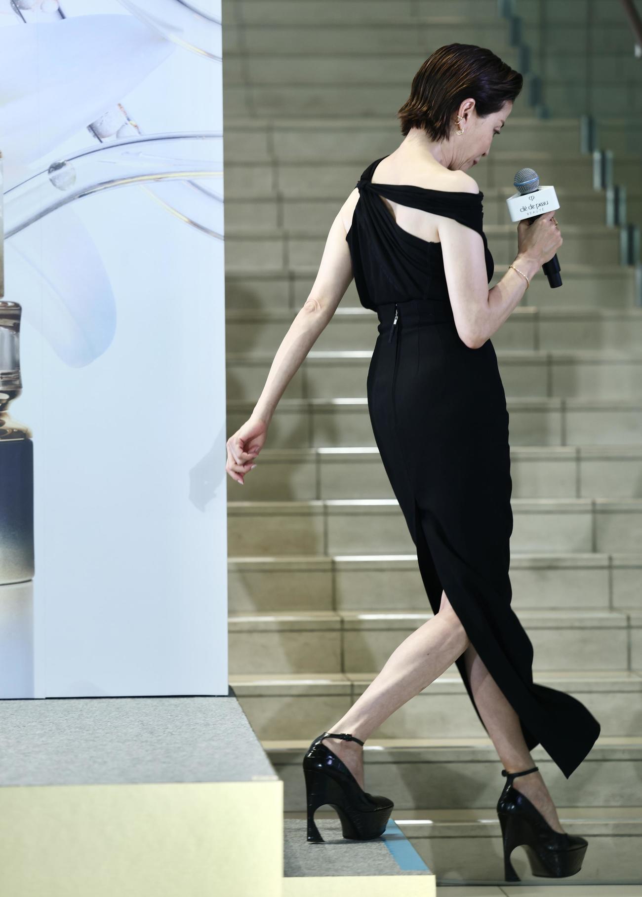 ステージから降壇する宮沢りえ（撮影・河田真司）