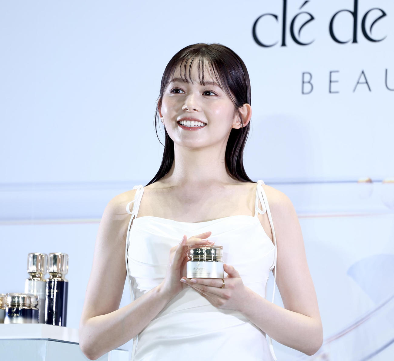 フォトコールに臨む久間田琳加（撮影・河田真司）