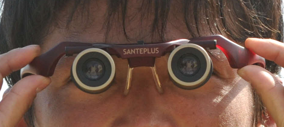 メガネ型の歌舞伎グラス（2013年2月撮影）