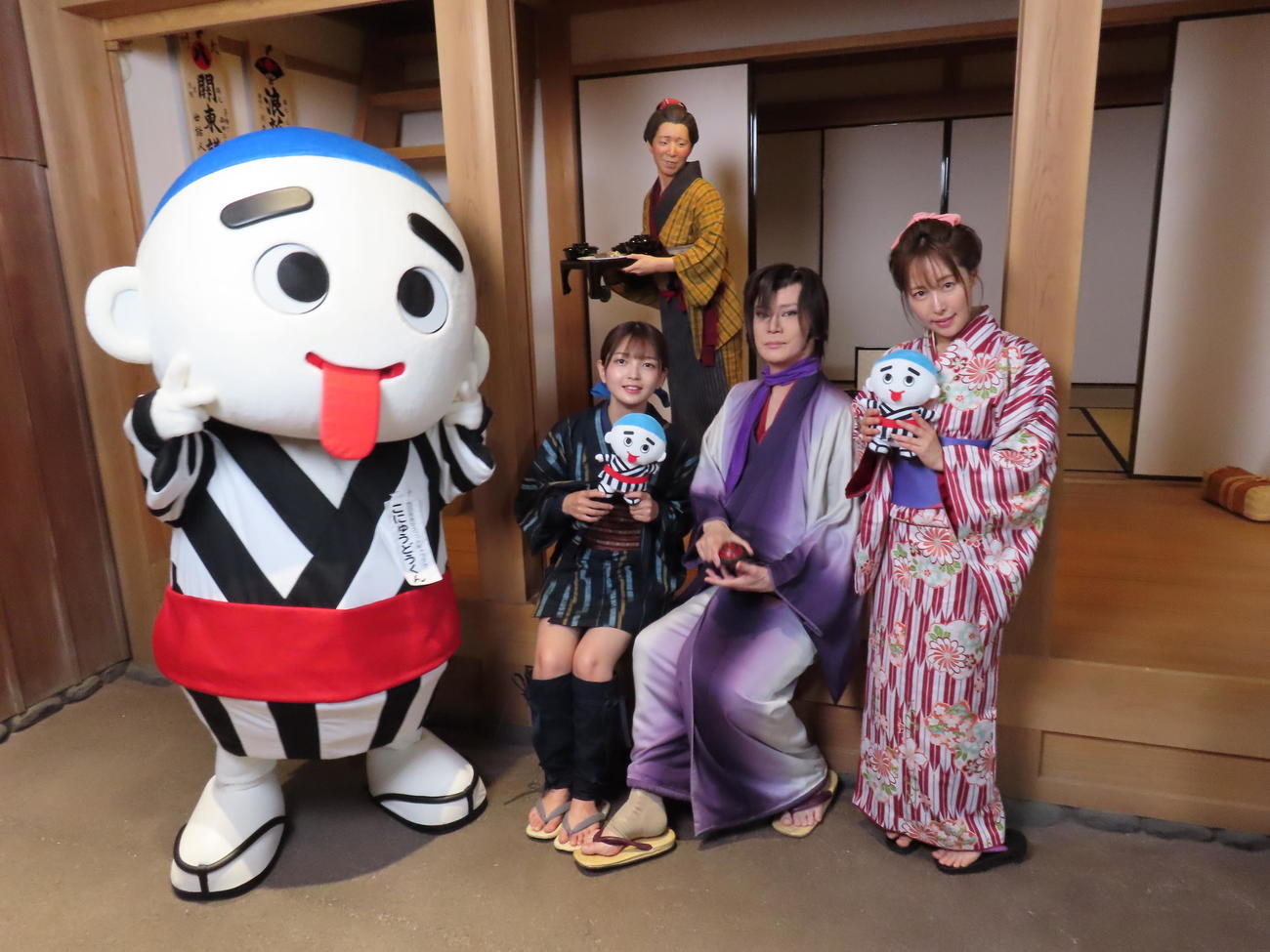 「必見！四日市3～帰ってきた翔～」の撮影を行った、左からこにゅうどうくん、福留光帆、京本政樹、風谷南友