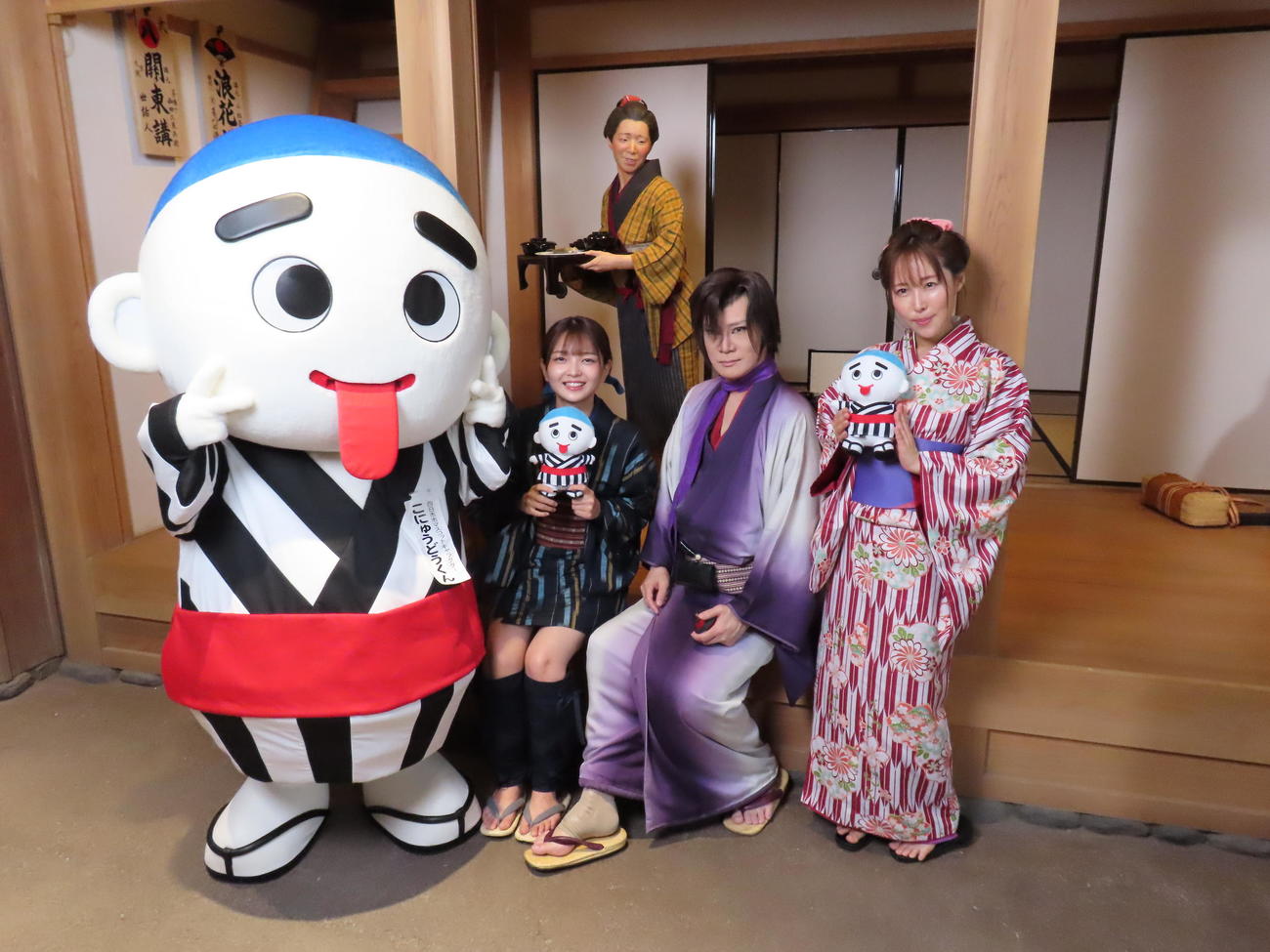 「必見！四日市3～帰ってきた翔～」の撮影を行った、左からこにゅうどうくん、福留光帆、京本政樹、風谷南友