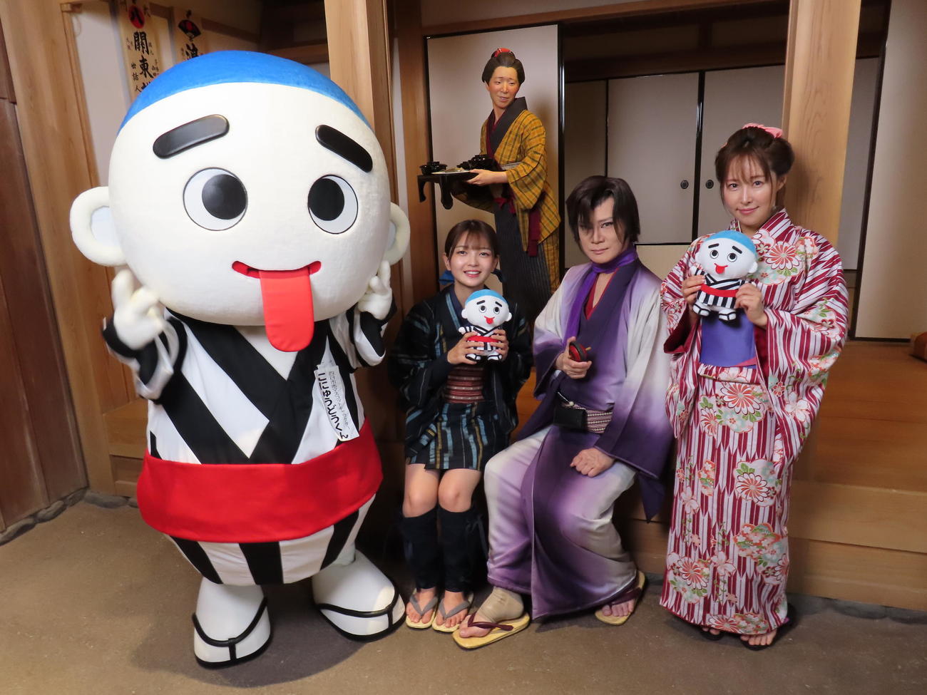 「必見！四日市3～帰ってきた翔～」の撮影を行った、左からこにゅうどうくん、福留光帆、京本政樹、風谷南友