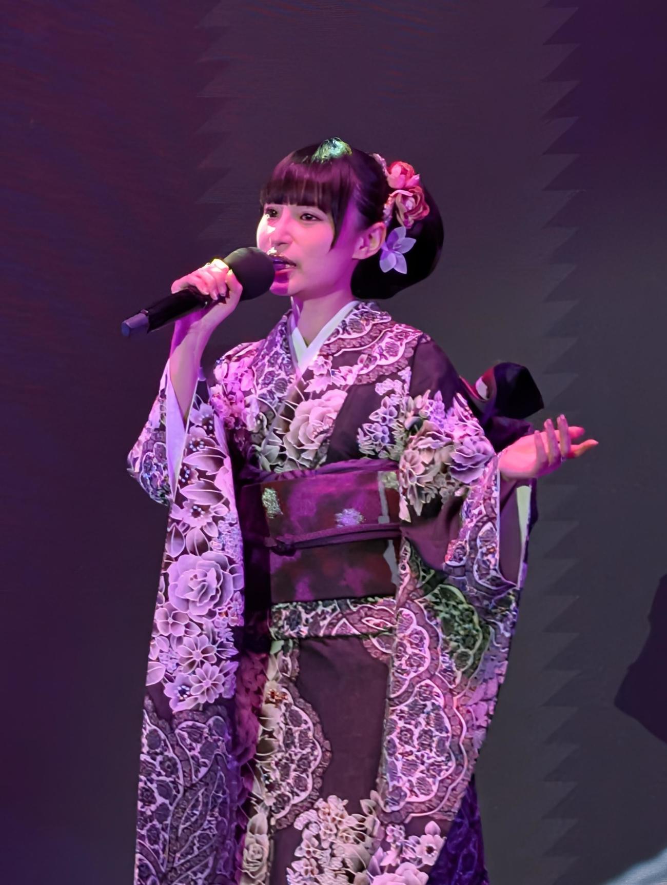 デビュー5周年の記念コンサートを行った演歌歌手の望月琉叶