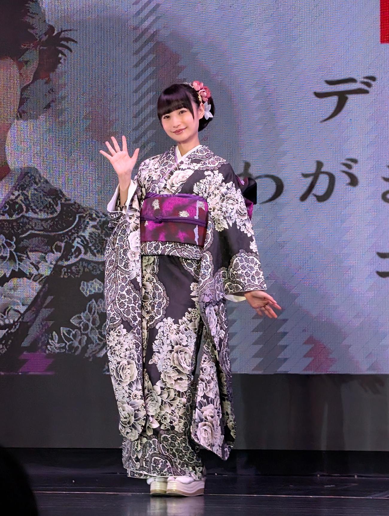 デビュー5周年の記念コンサートを行った演歌歌手の望月琉叶