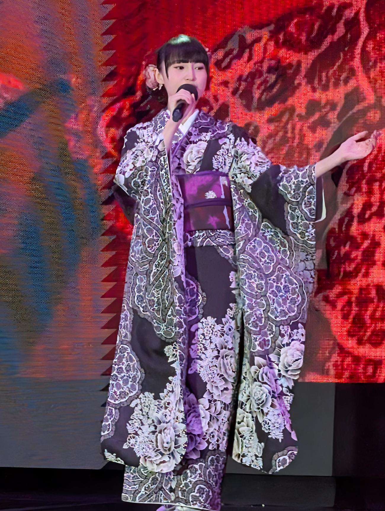 デビュー5周年の記念コンサートを行った演歌歌手の望月琉叶