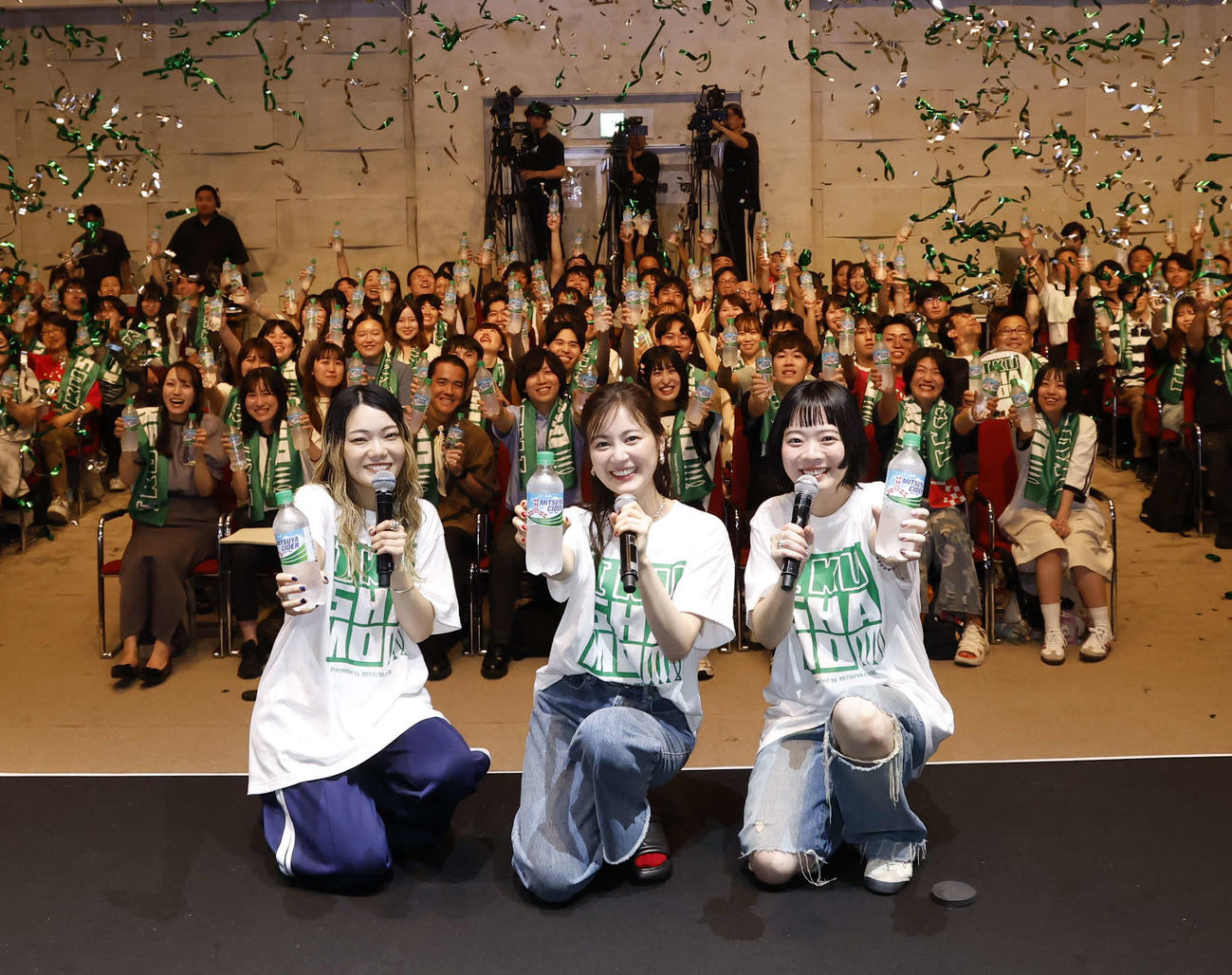 三ツ矢サイダーPresents「澄み切る！夏のIKUSHAMO　トーク＆ライブ」を行った、左から松岡彩、生田絵梨花、宮崎朝子