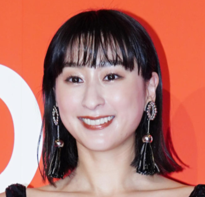 浅田舞（2021年12月撮影）