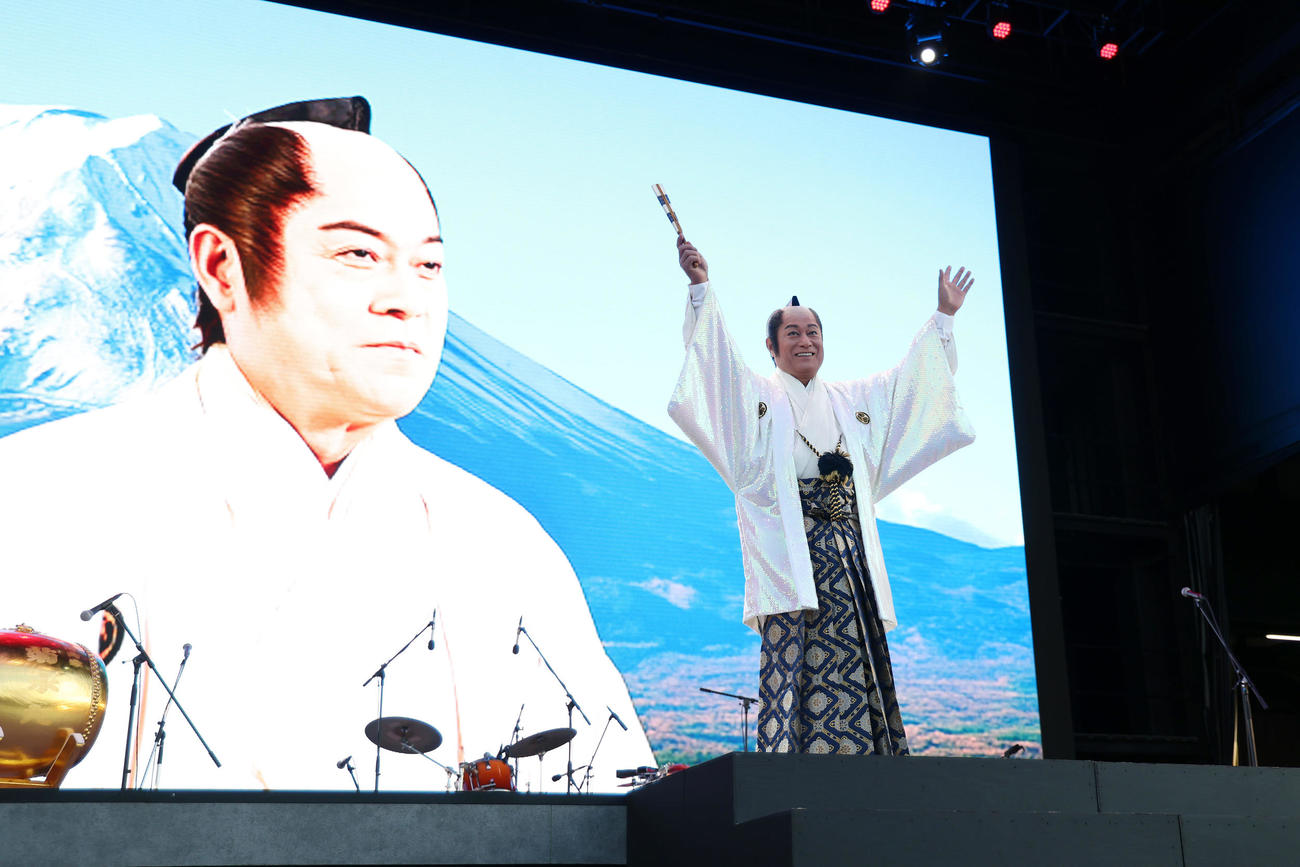 「大阪ウィーク～夏～」のオープニングイベントに登場する松平健（撮影・前田充）