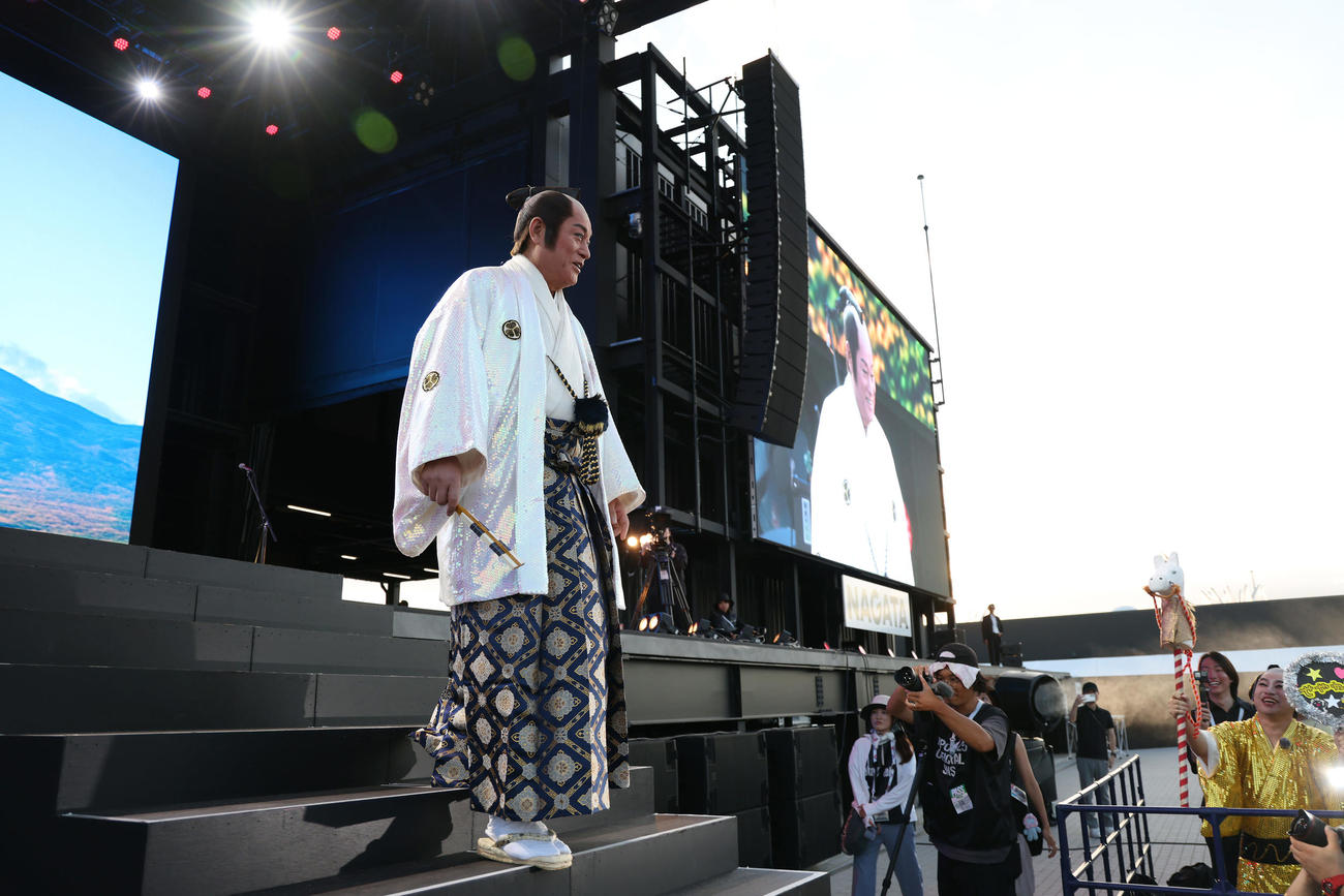 「大阪ウィーク～夏～」のオープニングイベントに登場する松平健（撮影・前田充）