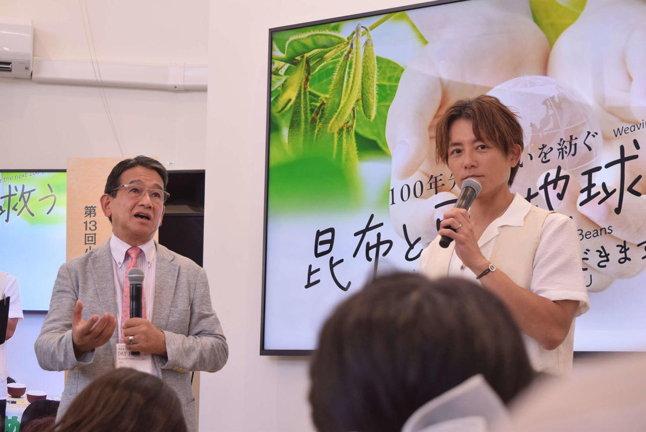 「昆布と豆で地球を救う」イベントに出演した杉浦太陽（右）（撮影・阪口孝志）