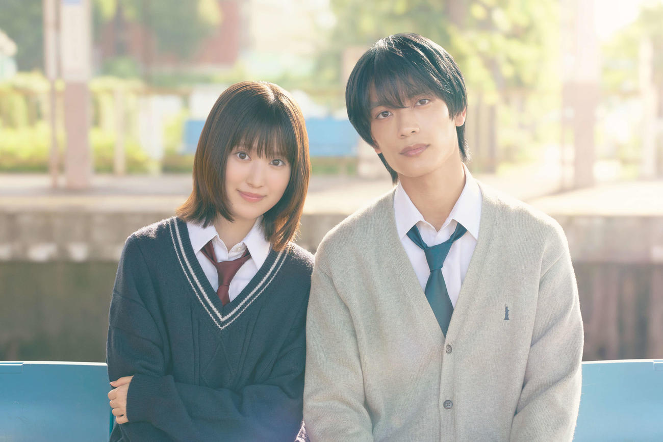 連続ドラマW－30「ストロボ・エッジ　Season1」の福本莉子（左）、高橋恭平