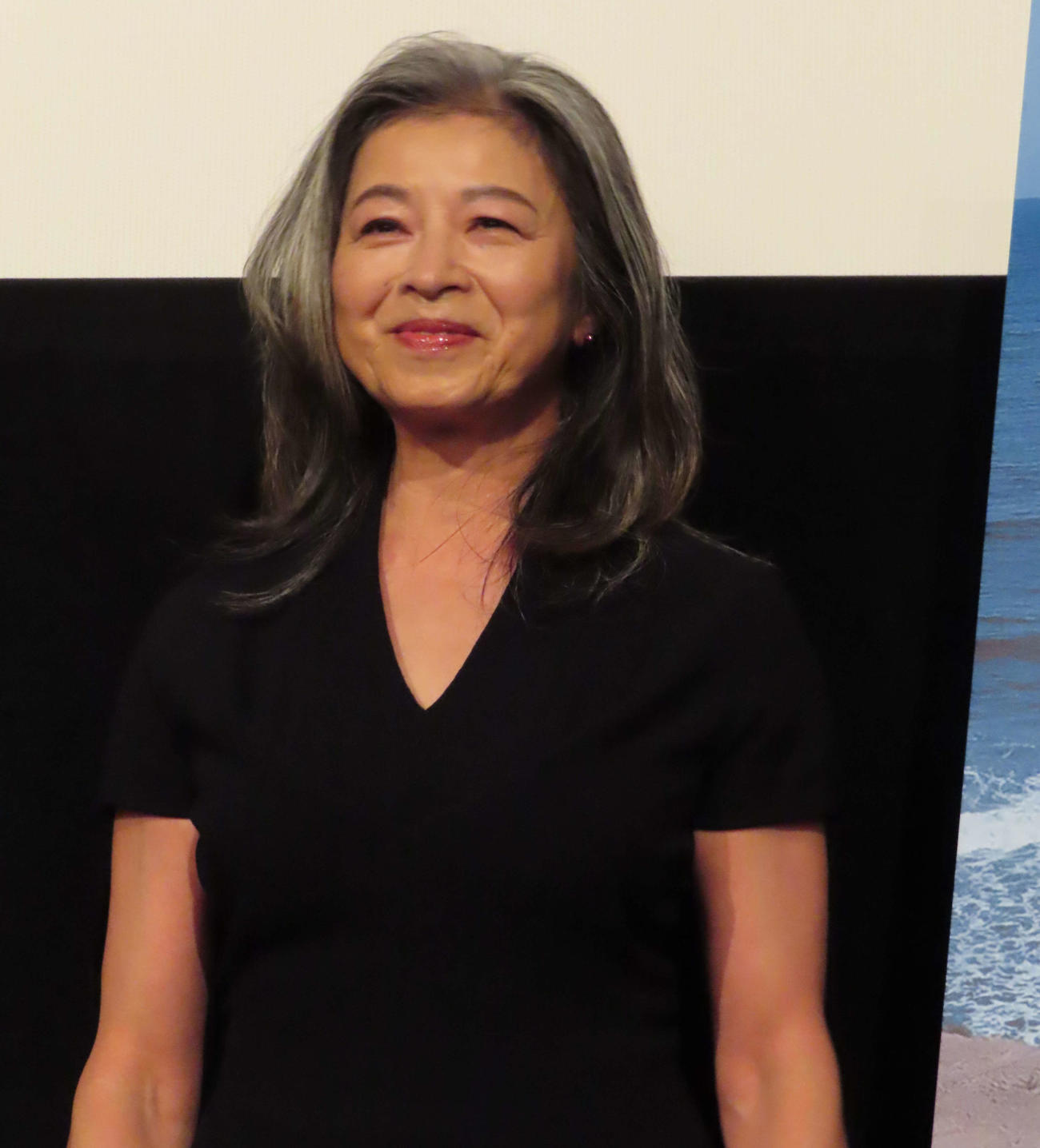 監督を務めた映画「私の見た世界」の公開記念舞台あいさつに出席した石田えり