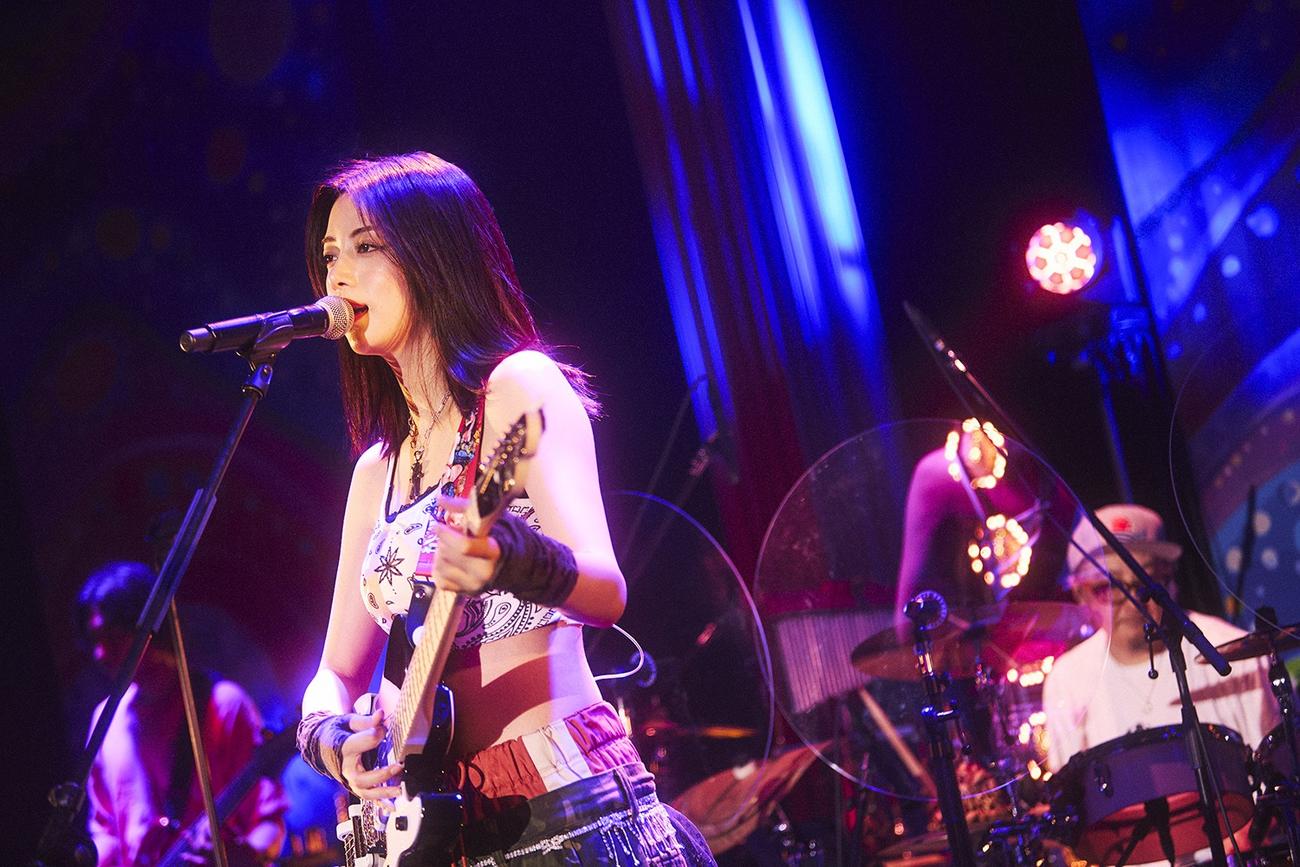 「ELAIZA LIVE 2025“DIVE”」を行ったELAIZA