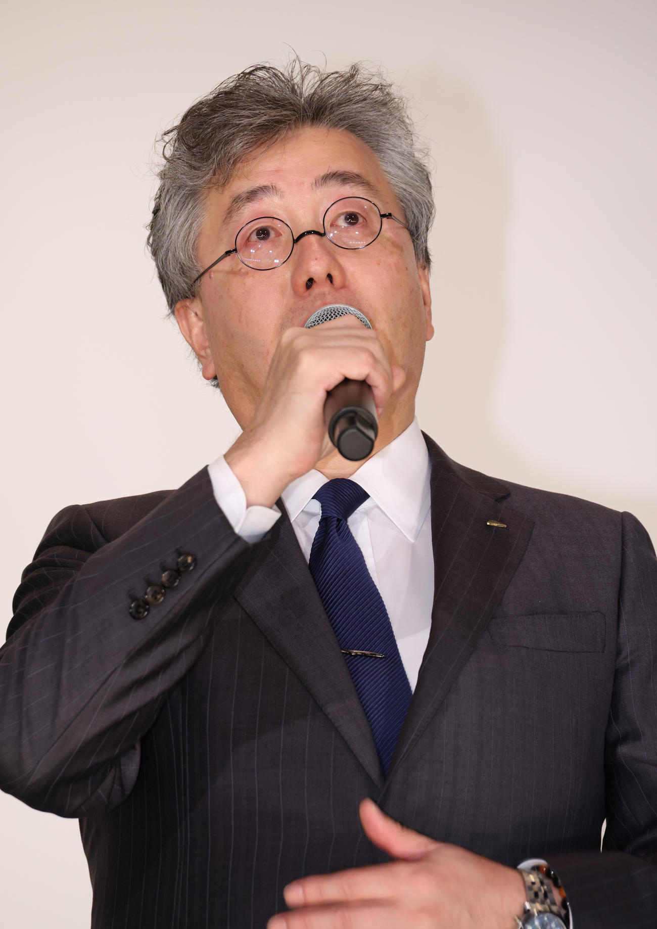 「さよなら丸の内TOEI“さよなら”そして“ありがとう”65年の歴史に幕！！」と題して最後のあいさつを行う東映吉村文雄社長（撮影・中島郁夫）