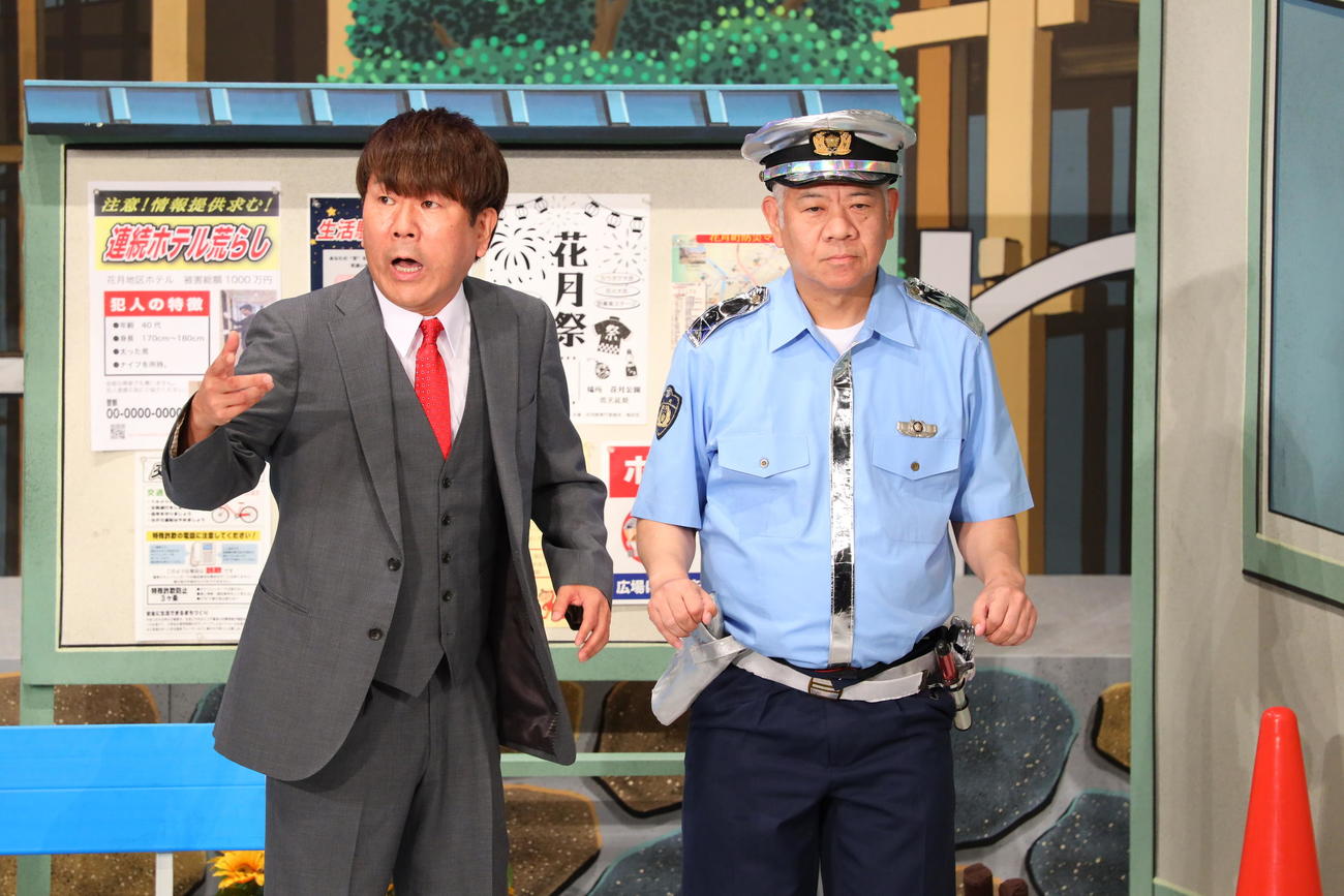 「ナインティナイン岡村隆史の花の駐在さん　第2回東京公演」千秋楽。FUJIWARA藤本敏史（左）と原西孝幸