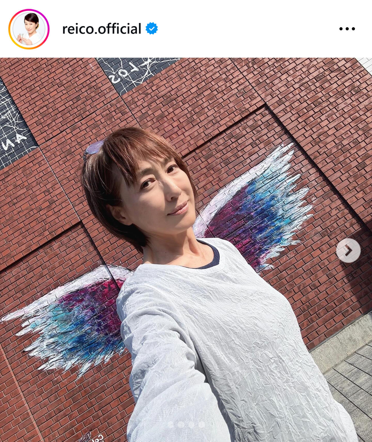 天使の羽がはえた？（高島礼子のインスタグラムから）