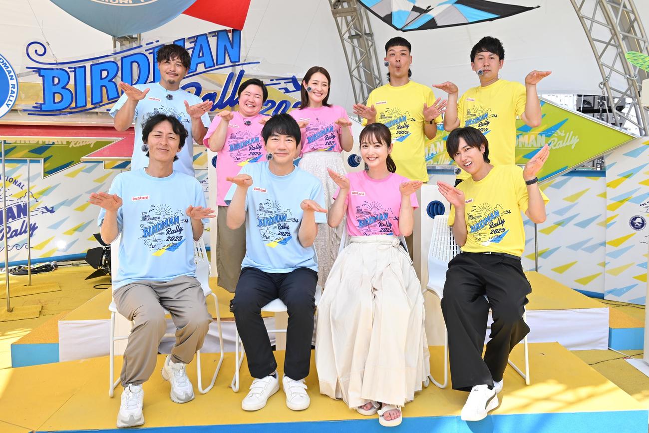 前列左から矢部浩之、羽鳥慎一アナ、佐々木希、阿部亮平、後列左から平子祐希、やす子、大沢あかね、バッテリィズのエース、寺家（C）読売テレビ