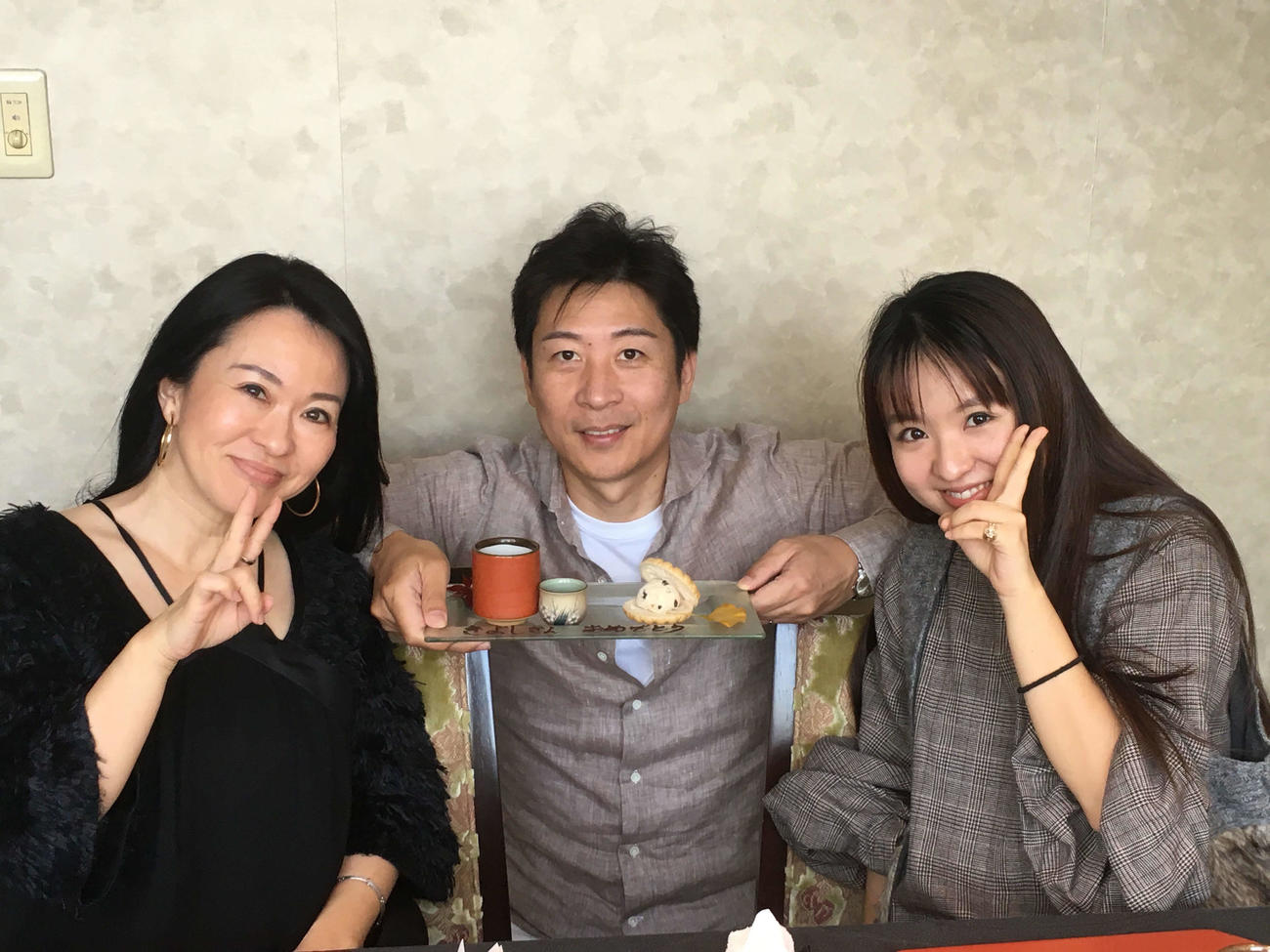 さくらまやの家族。左から母由美子さん、父清志さん、さくら