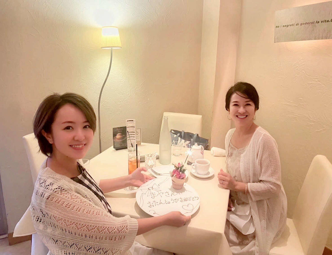 さくらまや（左）と母由美子さん