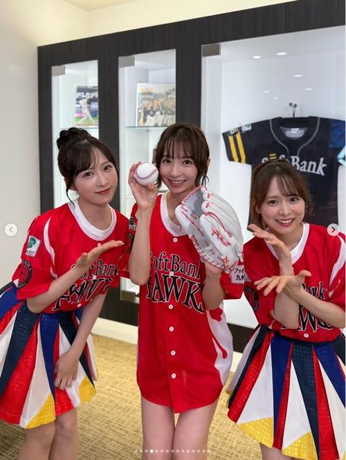 篠田麻里子、始球式オフショット公開「「39歳とは思えない!!」勝利の