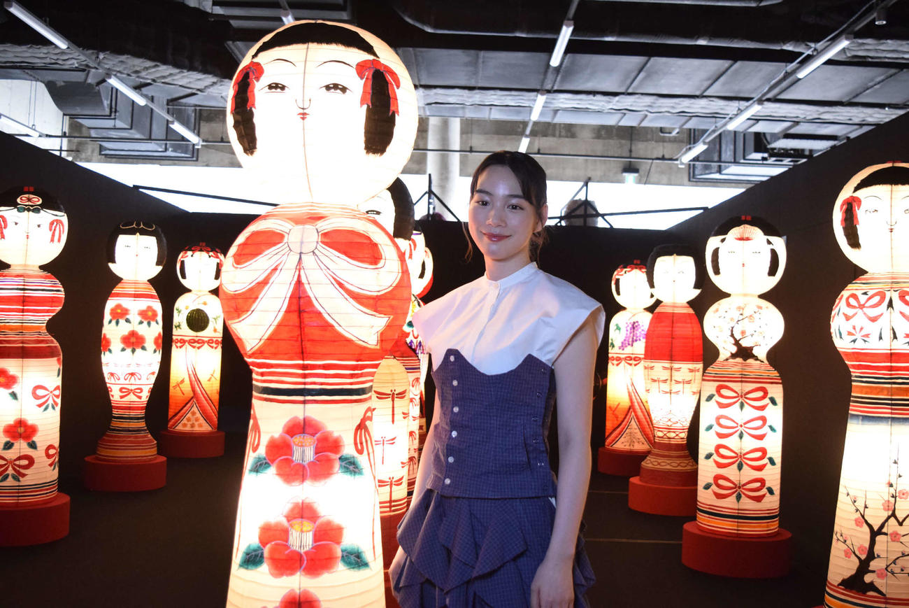 「のん　Ribbon展　怪しくて、可愛いもの。－群れる－」の先行内覧会に出席したのん（撮影・阪口孝志）