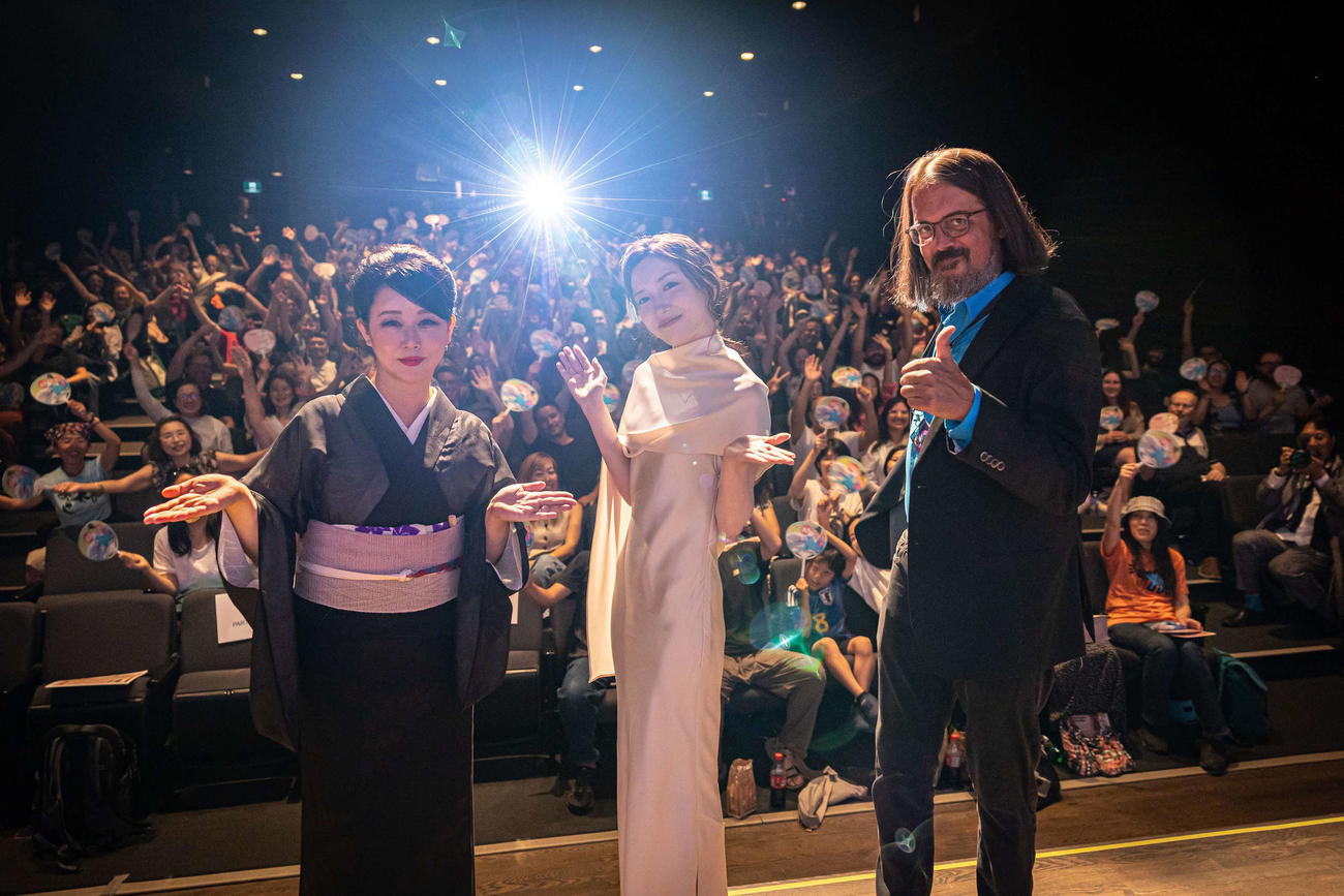 第29回ファンタジア映画祭シュバル・ノワールコンペティションに出品された映画「かくかくしかじか」上映会に急きょ参加した東村アキコ氏（左）と永野芽郁
