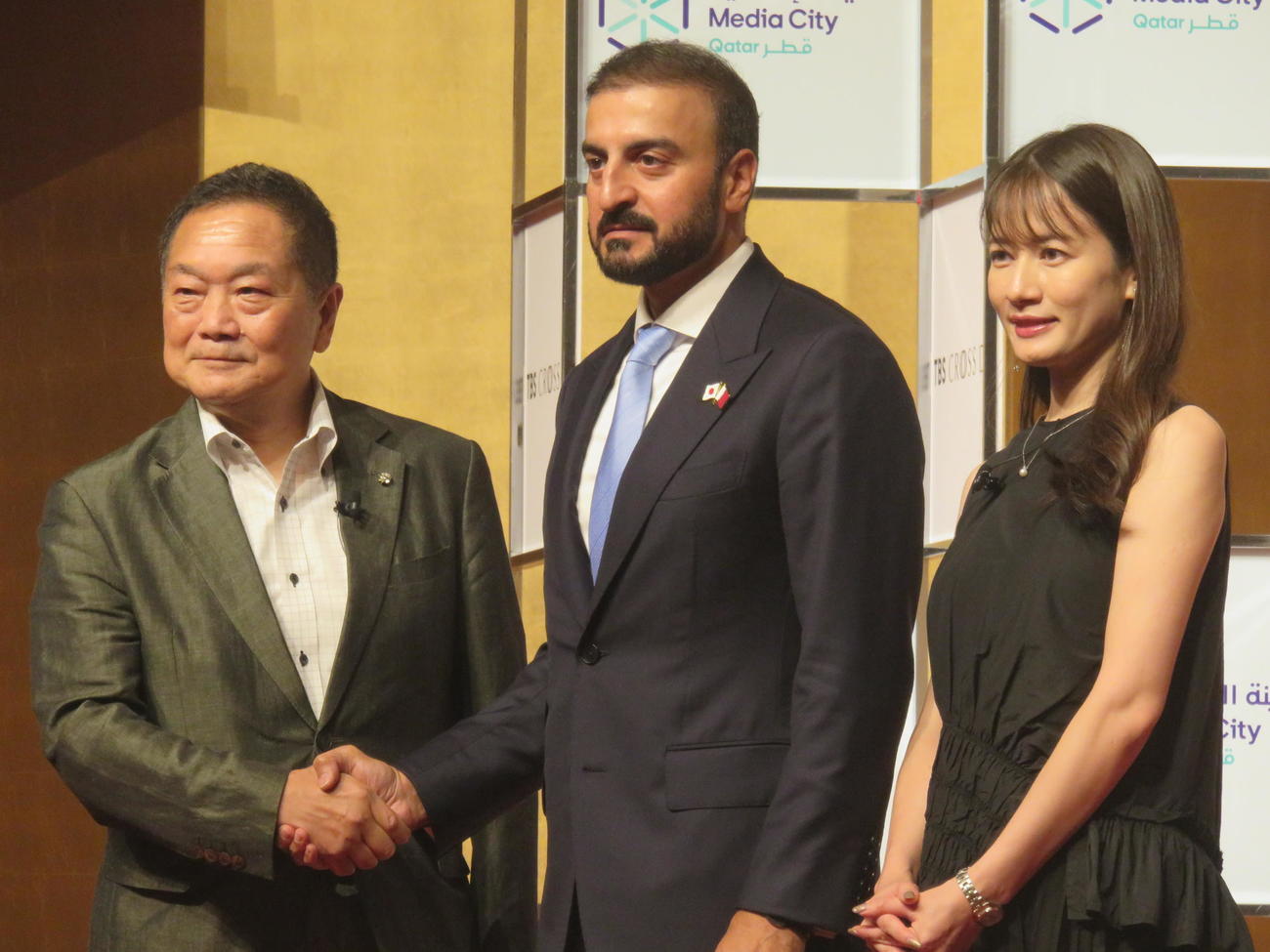 シンポジウム「日本コンテンツの未来－中東、そして世界へ」に登壇した久夛良木健氏（左）と宇内梨沙（右）