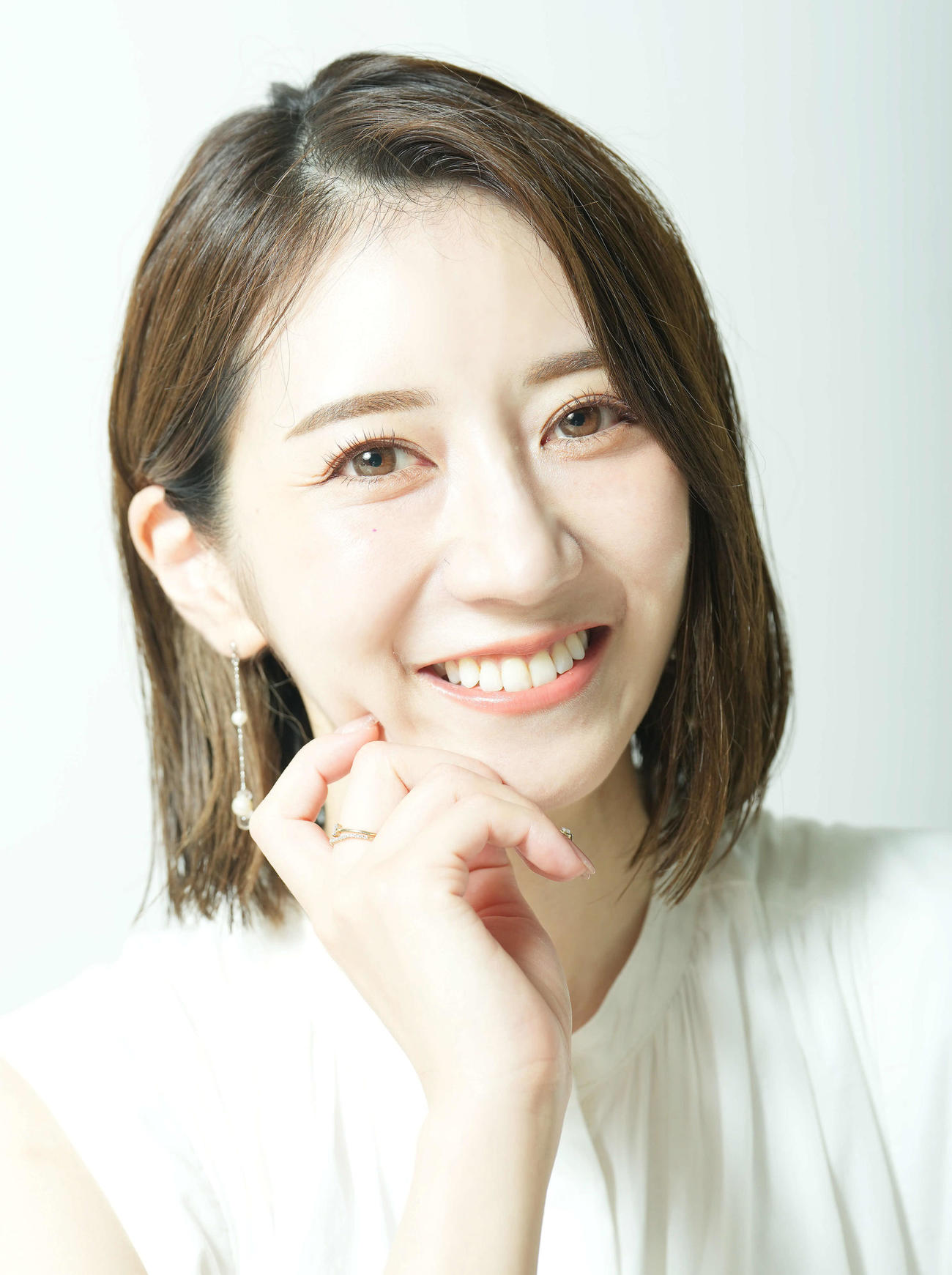 メンタル心理カウンセラーとポジティブ心理学実践インストラクターの資格を持ち、タレントとしても活躍する坂本麻子（撮影・たえ見朱実）