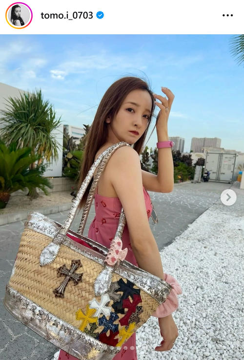 板野友美、ピンク色のキャミワンピ姿に「セクシーでドキドキ」「全部