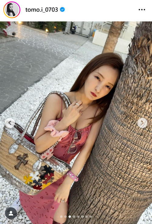 板野友美、ピンク色のキャミワンピ姿に「セクシーでドキドキ」「全部