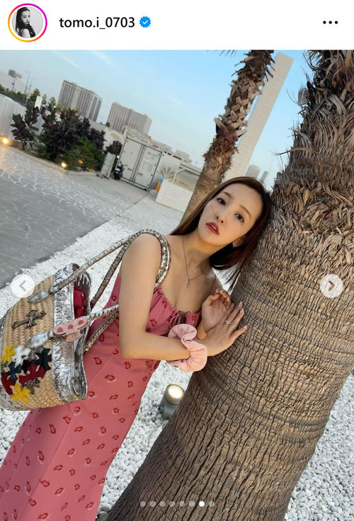 板野友美、ピンク色のキャミワンピ姿に「セクシーでドキドキ」「全部