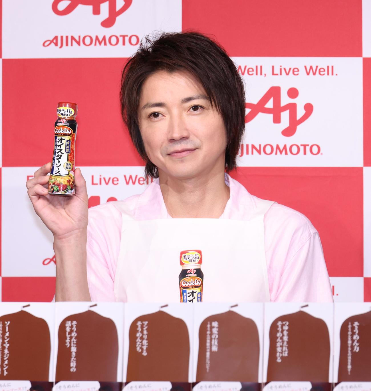 「オイスターそうめん新書」発表記念イベントを行う藤原竜也（撮影・中島郁夫）