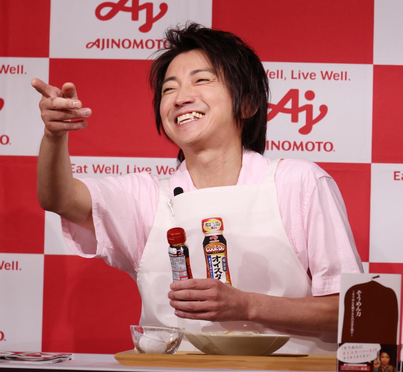 「オイスターそうめん新書」発表記念イベントを行う藤原竜也（撮影・中島郁夫）